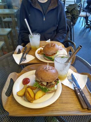 Lunch sets at yummyyomil in Seoul