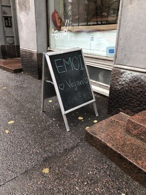 Keep is short, shorty   at Emoi in Helsinki