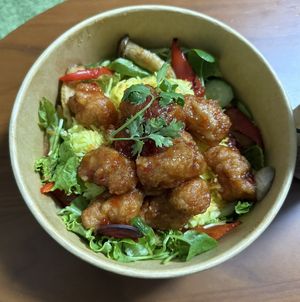 Karaage Bowl  at LaLa Zorba ララ・ゾルバ in Naha