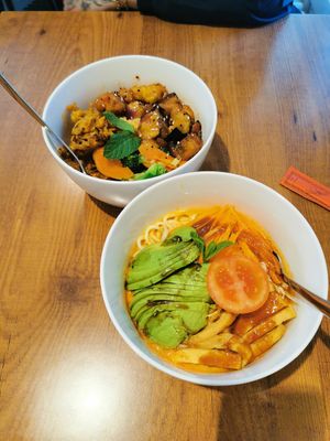 Lunch Bowls 🍜 at Chimy's in Zurich