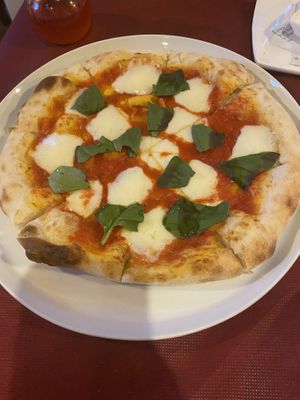 Margarita pizza, garlic bread, and eggplant pasta   at La Luce in Fujikawaguchiko