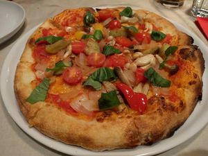 vegetable pizza (~1300¥) at La Luce in Fujikawaguchiko
