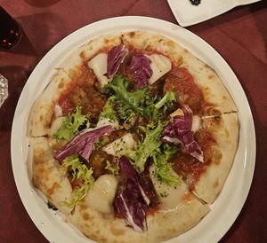 Vegan pizza with Vegan Mozarella at La Luce in Fujikawaguchiko