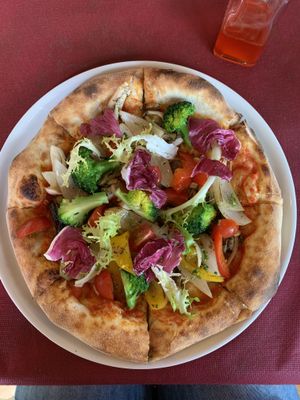 Vegan pizza at La Luce in Fujikawaguchiko