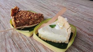 vegan apple pie, vegan cheesecake at Bali Buda - Kerobokan in Kerobokan
