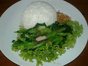 Chinese kale fied with mush room sauce or soya at Give Green Farm House Restaurant in Muang