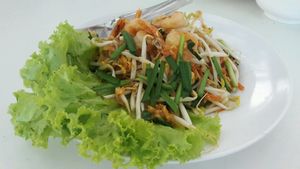 Pad thai with taufoo at Give Green Farm House Restaurant in Muang