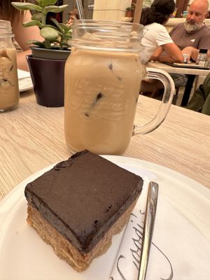 Iced oat Latte and „millionairs“ cake  at Coogi's Restaurant in Mdina