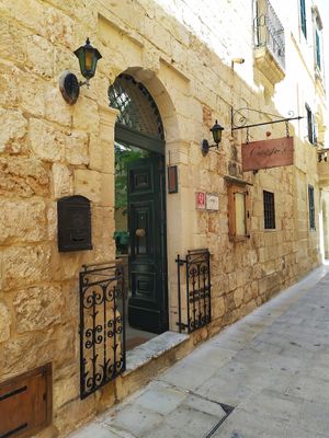 Entrance at Coogi's Restaurant in Mdina
