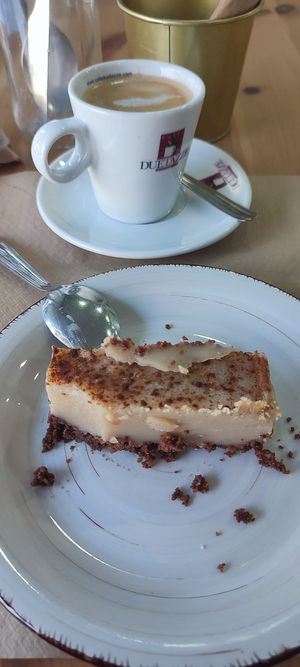 postre: bizcocho con flan, café at Verdetariano in Sevilla