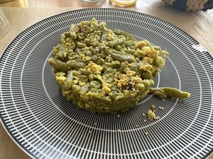 Tofu scramble with peas & beans 🔥  at Verdetariano in Sevilla