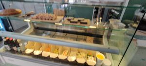 vitrine at Verdetariano in Sevilla