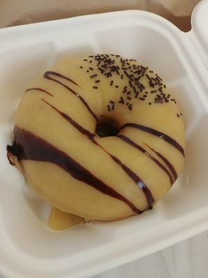 Vanilla doughnut at Vegan Food & Sweet Bar in Brno