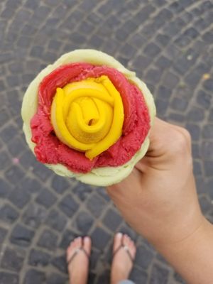 Flower ice cream at Gelarto Rosa - Szent István in Budapest