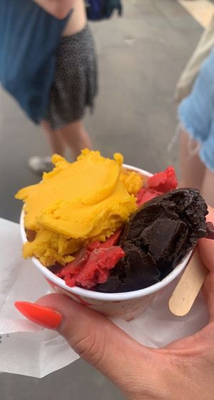 mango, raspberry and banana chocolate   at Gelarto Rosa - Szent István in Budapest