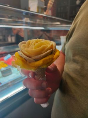  at Gelarto Rosa - Szent István in Budapest
