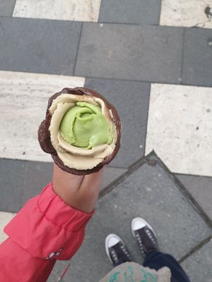  at Gelarto Rosa - Szent István in Budapest