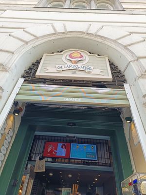  at Gelarto Rosa - Szent István in Budapest