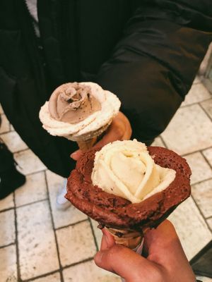 Beautifully shaped gelato at Gelarto Rosa - Szent István in Budapest