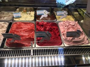 Vegan flavours with blue signs at Gelarto Rosa - Szent István in Budapest