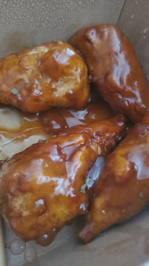 Dynamite wings at Something Vegan in Toluca Lake