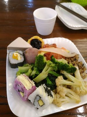 food at A Lotus  一朵莲素食自助(富华广场店 in Zhuhai