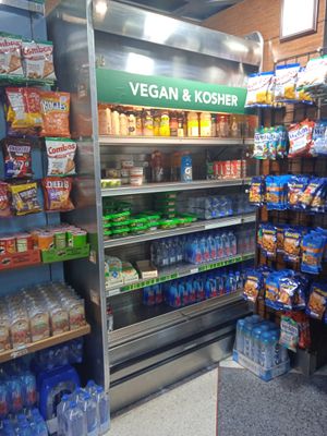 Salads, snacks and beverages  at ORD - Fresh Market on the Go - T1 in Chicago