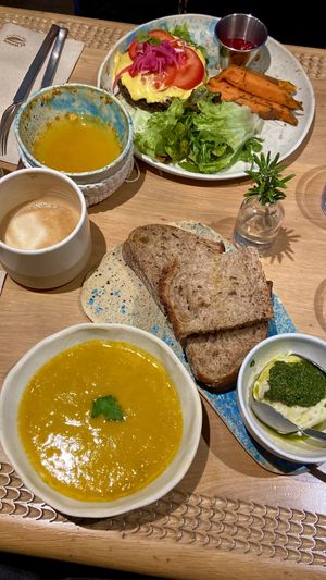 Breadless burger, soup of the day, bread with fake cheese and pesto sauce    at My Mother's Daughters  in Lisbon