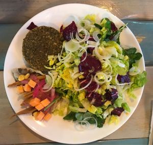 Vegan salad „Ensalada“ at La Dulce Boutique in Gran Canaria