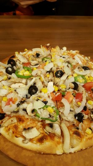 Vegan pizza at Dr. Pizza in Antalya