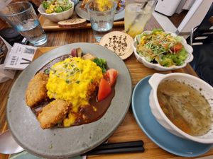 Omu rice set at Medaka Natural Kitchen  in Osaka