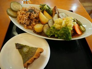 had a great lunch at tomy's place. all the vegtables are home plantet and the sauce was very good! I also can recommend the desert. thank you for the great lunch and the nice conversation :D at Tomy Muesli in Takayama