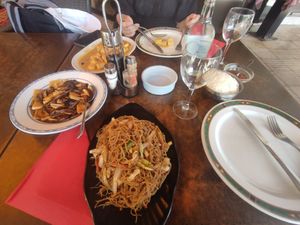 Noodles con verdure, funghi fritti e bambù, tofu con curry at Restaurante China Town in Fuerteventura