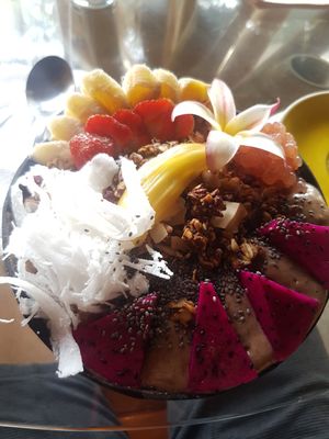 Vegan smoothie bowl at Yellow Flower Cafe in Ubud