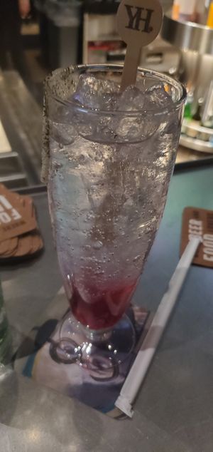 Mocktail dragonfruit at Yard House in King Of Prussia