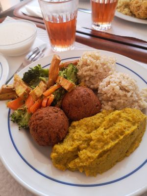 Mixed plate at A Colmeia in Lisbon