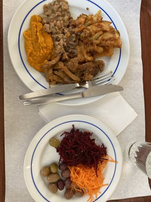 Menu: Seitan or tofu + 3 dishes of your choice   at A Colmeia in Lisbon