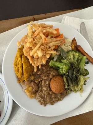 5 dish plate   at A Colmeia in Lisbon