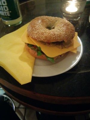Vegan bagel with vegan cheese at Bagels Dresden in Dresden