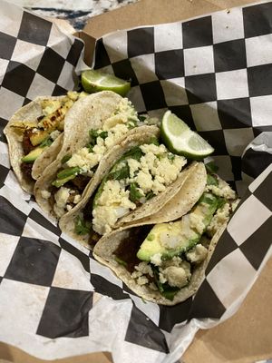 Tacos at Chile de Arbol Food Truck in Brownsville