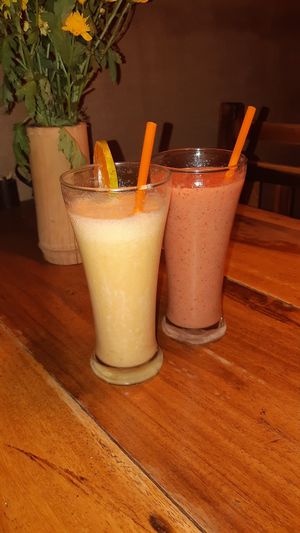 2 fruit shakes at Ethos in Bangkok