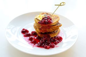 Arepa di Pampuna; little pumpkin pancakes with vanilla cranberry sauce at Veggie Galore in Nijmegen