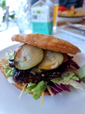 sandwich BBQ Tempeh (8,75€) at Veggie Galore in Nijmegen