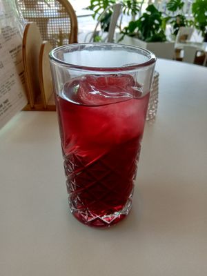 Spiced hibiscus homemade lemonade at Veggie Galore in Nijmegen
