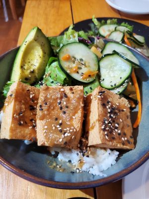 Tofu bowl at Delica Mitsu Campanero  in Guanajuato