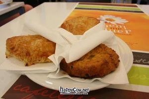 empanadas and such at Bem-Me-Quer in Lisbon