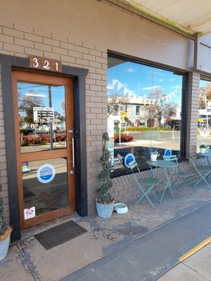 Shop front at Wholesome Blend in Parkes