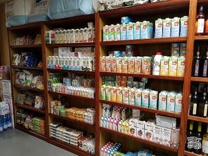 plant milkdrinks, Luzerne Beernem at Luzerne Natuurvoeding in Beernem