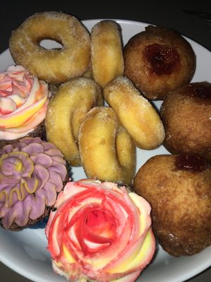 Cupcakes, cinnamon donuts and jam donuts yummmmmmmmmm at Simply Gluten Free in Mentone
