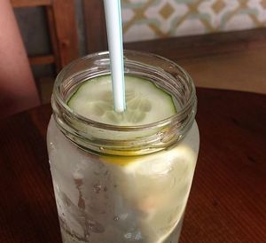 Água Aromatizada com Limão e Pepino, refrescante at Bowl Lisboa in Lisbon